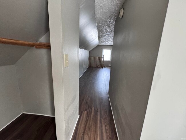 Building Photo - 2112 W 11th St