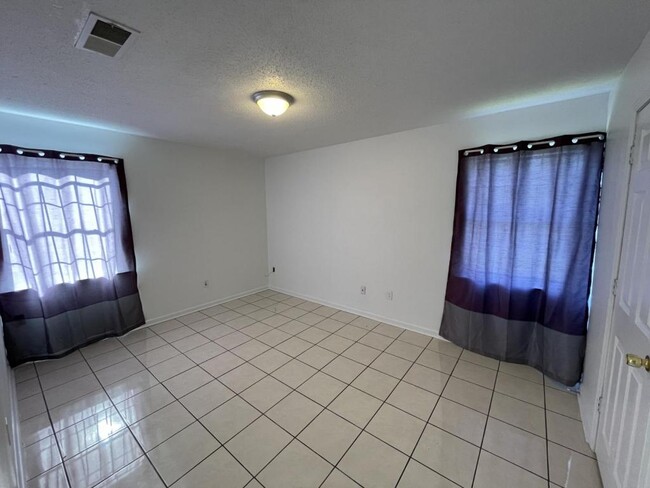 Building Photo - 746 Bellemeade