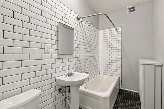 Building Photo - 1104 Dempster St