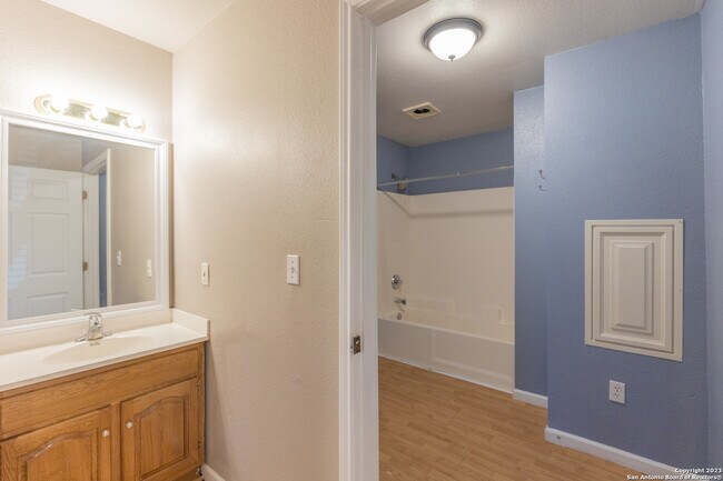 Building Photo - 3727 Aragon Dr