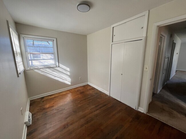 Building Photo - 1616 Brockett Ave