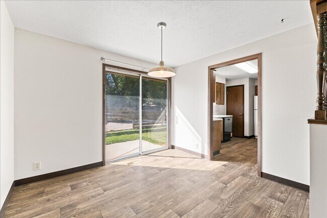 Building Photo - 2 Bedroom 1 Bathroom Duplex on the Boise B...