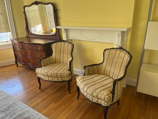 Chairs in bedroom - 2712 Saint Paul St