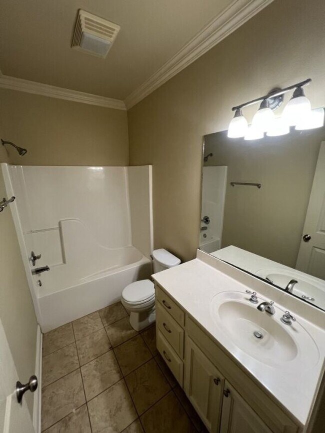 Building Photo - Must See!  Beautiful 4 bd, 3 ba home in co...