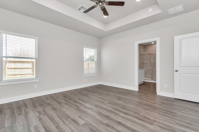 Building Photo - 21019 Bay Vlg Dr