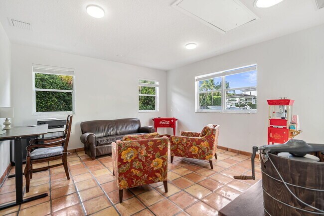 Building Photo - 49 River Dr