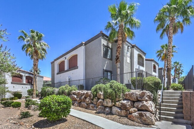 Building Photo - 950 Seven Hills Dr