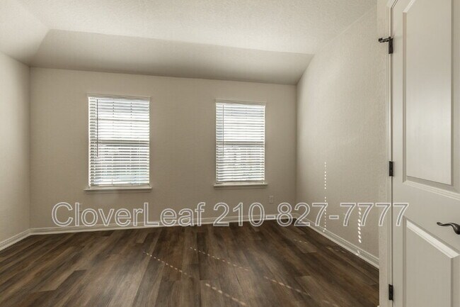 Building Photo - 10351 Lynwood Crk