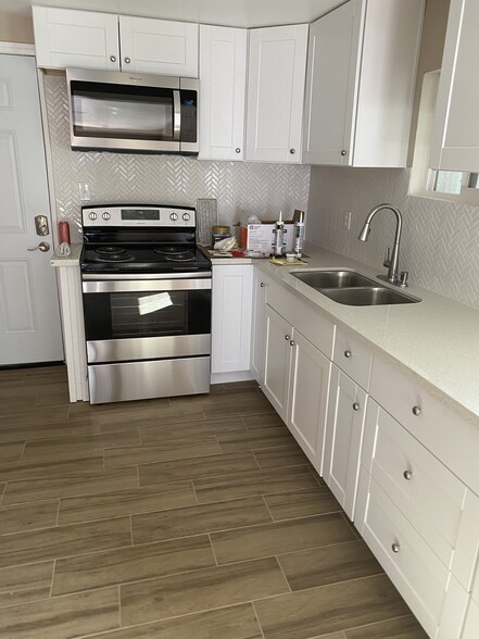 Kitchen - 32972 Rose Ave