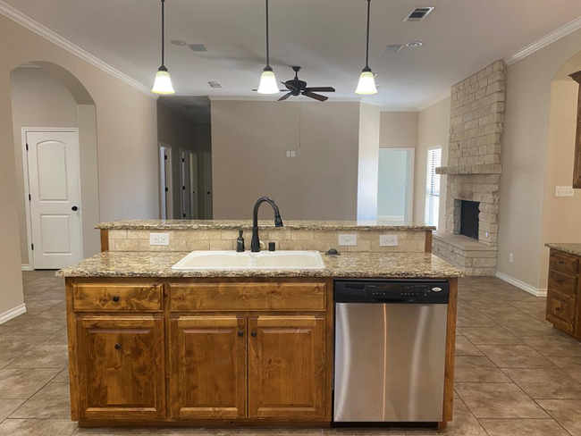 Building Photo - 4905 Woodhollow Dr