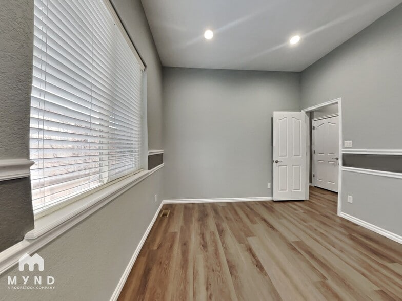 Building Photo - 10835 Heatherton St