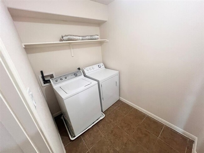 Building Photo - 476 Nottingham Loop