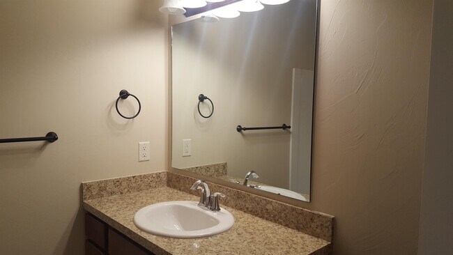 Building Photo - 1113 Longbow Ln