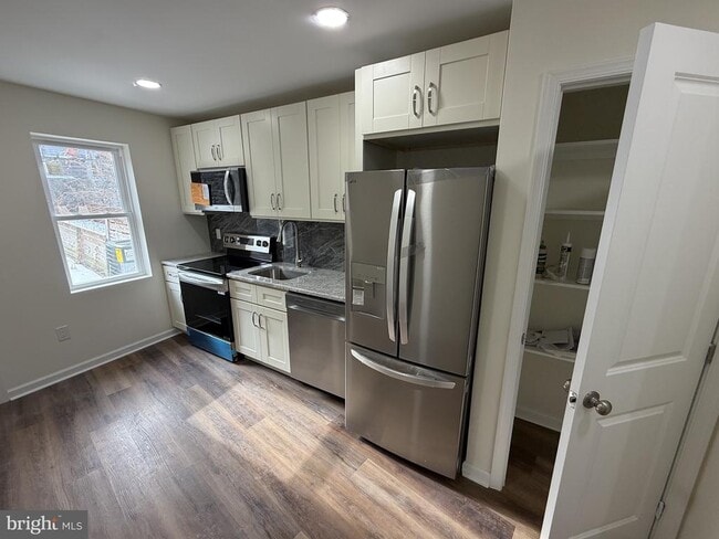 Building Photo - 217 Krams Ave