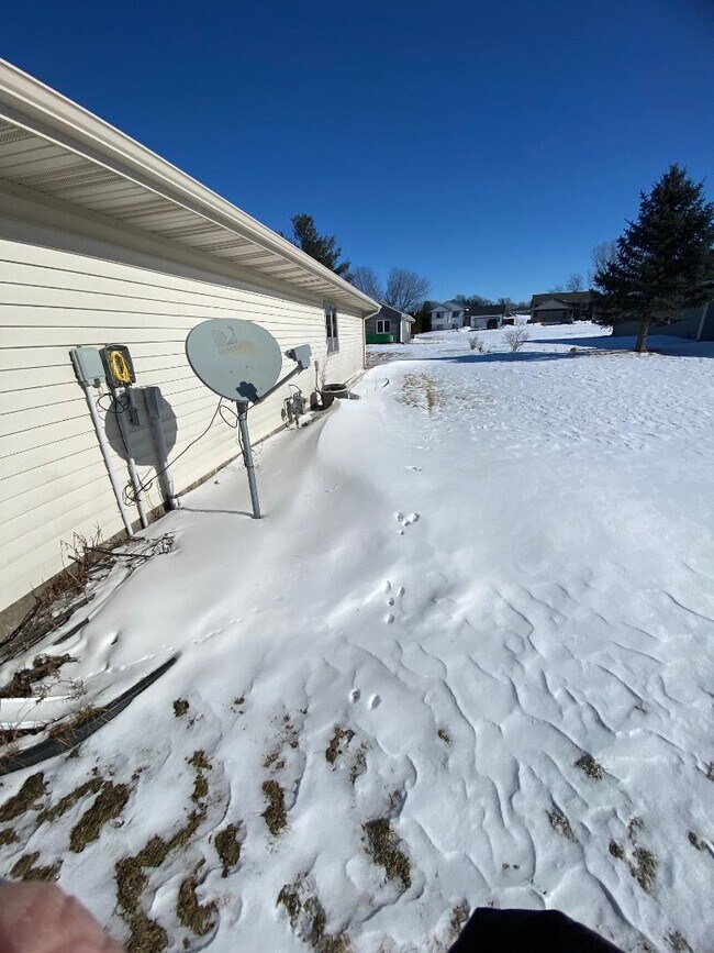 Building Photo - 1451 Summit St