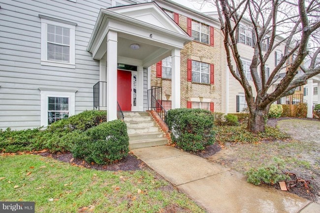Building Photo - 6 Normandy Square Ct