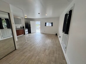 Building Photo - 161 1/2 N Hoover St