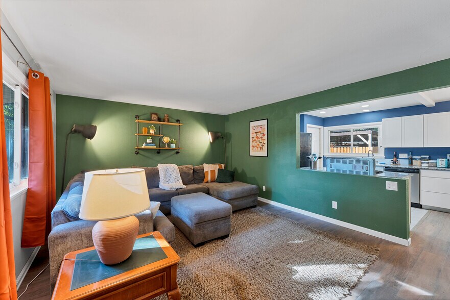 Building Photo - 2628 Green Ridge Dr