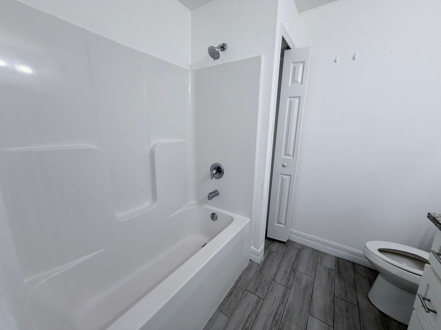 Building Photo - First Month's FREE !!! 2/2 plus Bonus Room