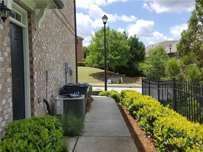 Building Photo - 805 Pleasant Hill Rd