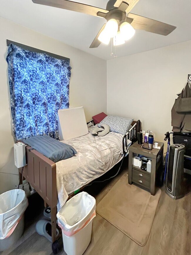 Building Photo - Charming 3-bedroom, 1-bath home in Oakdale, PA!