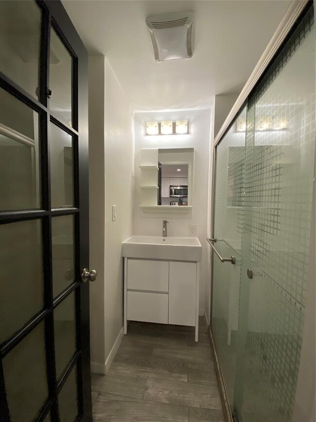 Building Photo - 5802 Circulo Dr