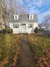 Building Photo - 2 Bedroom Single-Family Home