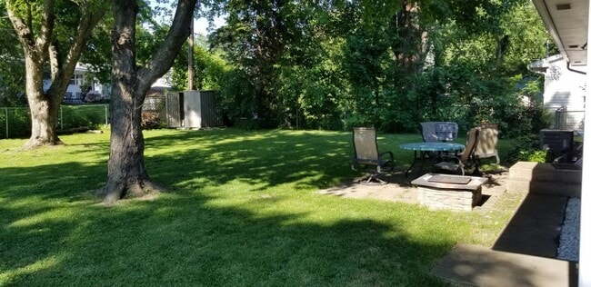 Building Photo - 3 Bedroom 2 Bath House For Rent