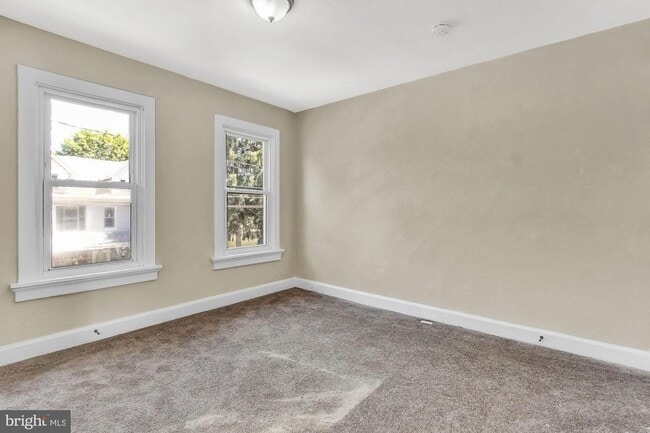 Building Photo - 2369 Canby St