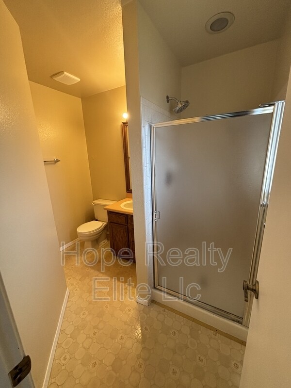 Building Photo - 902 Rancher Dr