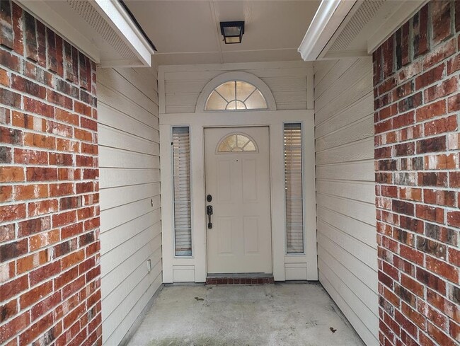 Building Photo - 3109 Lynnbrook Dr