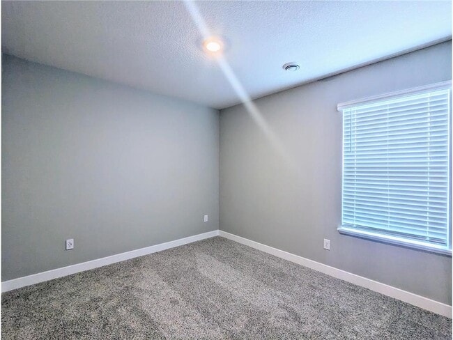 Building Photo - 17092 Dysart Pl