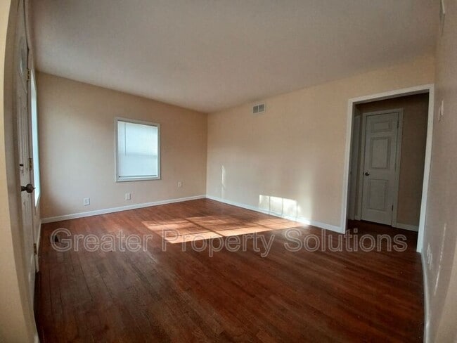 Building Photo - 412 W South St