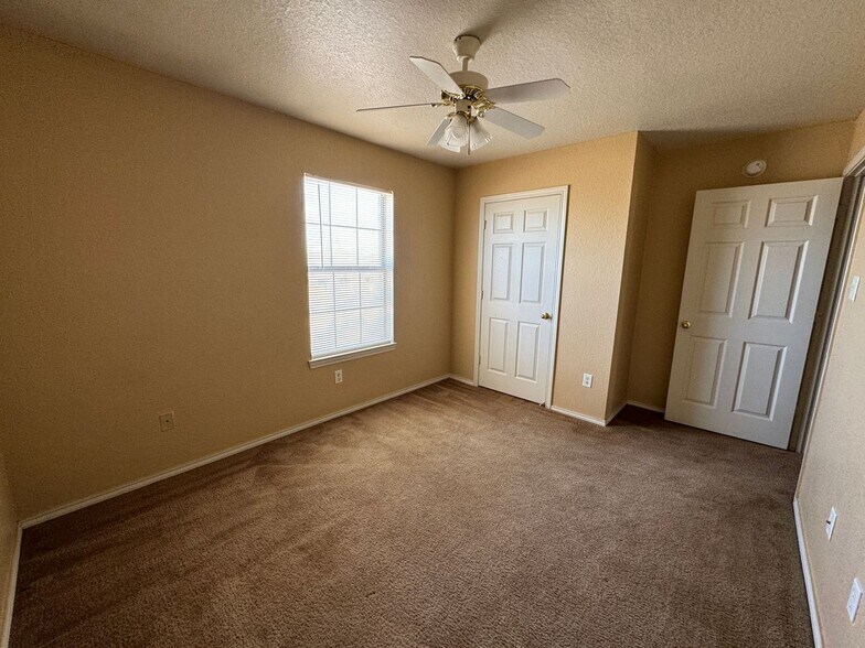 Building Photo - 3203 Toledo Dr