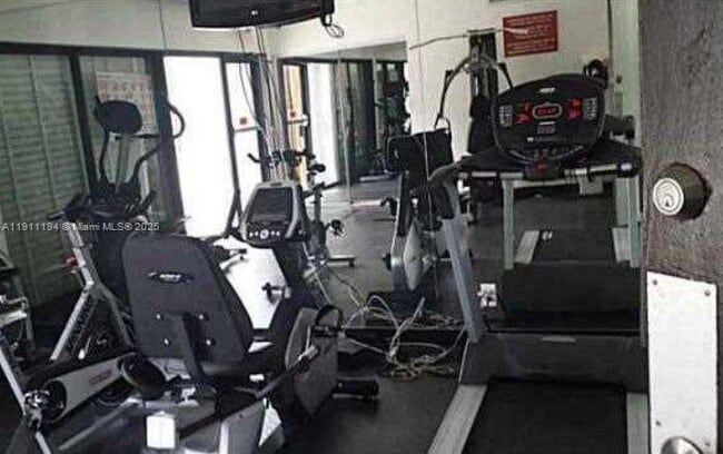 Building Photo - 3401 N Country Club Dr