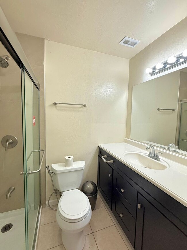 Building Photo - $3990 / 4 BR at a Prime Fremont Location!