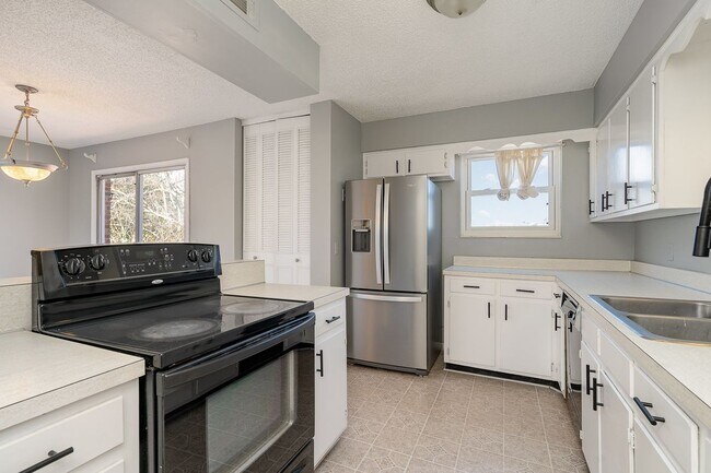 Building Photo - 5510 Country Dr