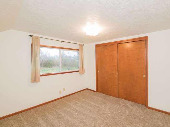 Building Photo - Adorable 2-bdrm/2-bath barn conversion home off River Road—Rural feel, close to everything