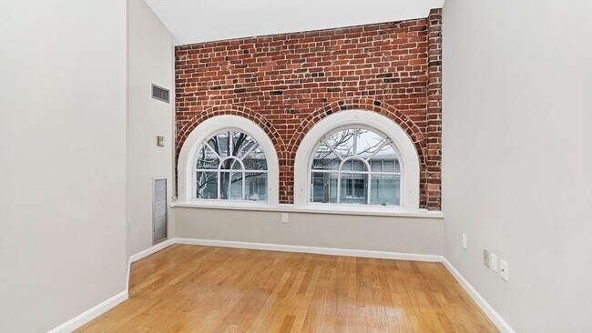 Building Photo - 106 13th St