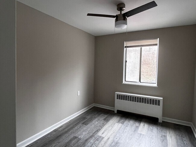Building Photo - Affordable 2-Bedroom Apartment in Southwes...