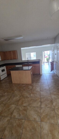 Building Photo - 6434 Parkway Trace