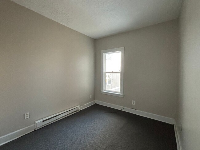 Building Photo - 518 S Rose St