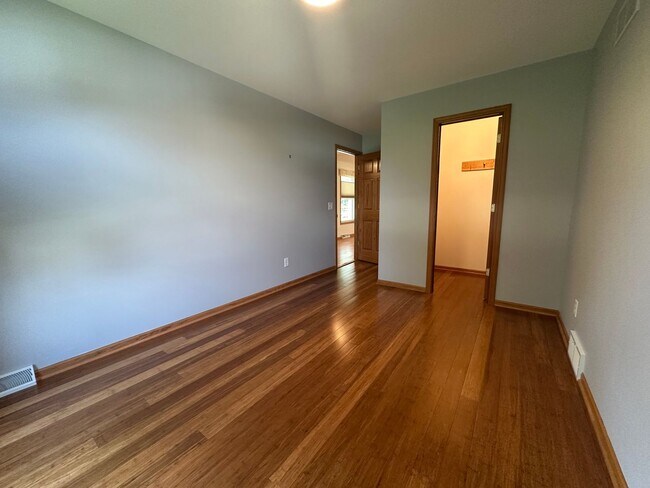 Building Photo - 7006 Parker Hill Dr