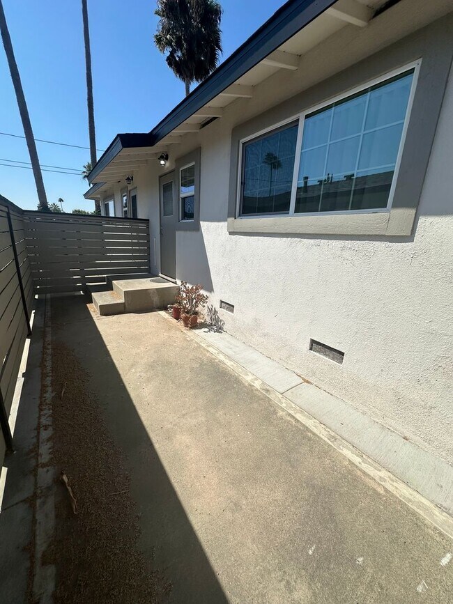 Building Photo - Newly Remodeled 1 Bedroom