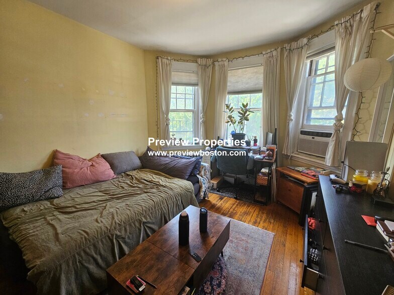 Building Photo - 319 Allston St