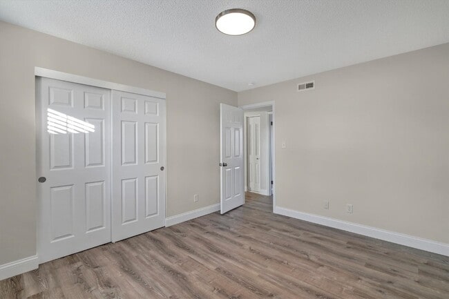 Building Photo - 1607 E Swan Cir