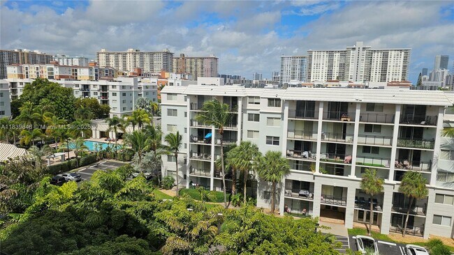 Building Photo - 17021 N Bay Rd