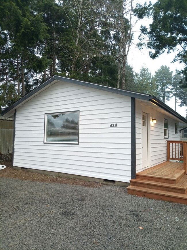 Building Photo - Renovated single family home in Lincoln City!