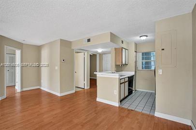 Building Photo - 2871 N Oakland Forest Dr