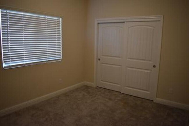 Building Photo - 2430 Quesada Dr